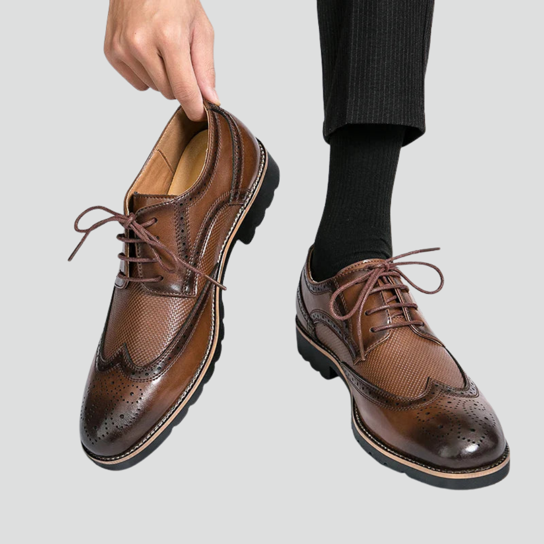 Men’s Elegant Leather Shoes – Classic Brogue Detailing & Refined Finish