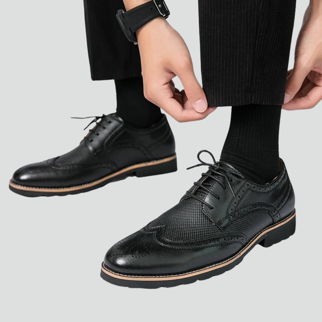Men’s Elegant Leather Shoes – Classic Brogue Detailing & Refined Finish