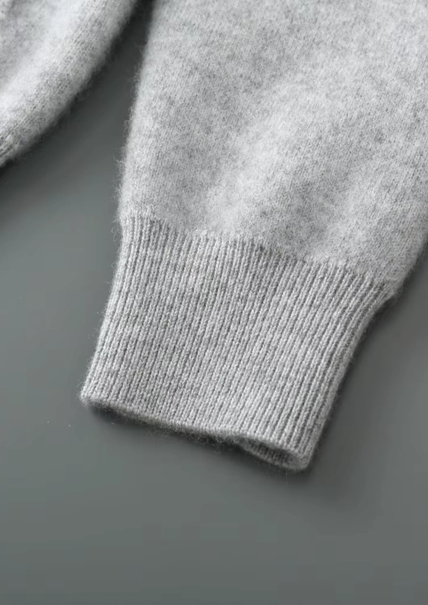 Men’s Casual Sweater – Zip-Up Design & Minimalist Everyday Layer
