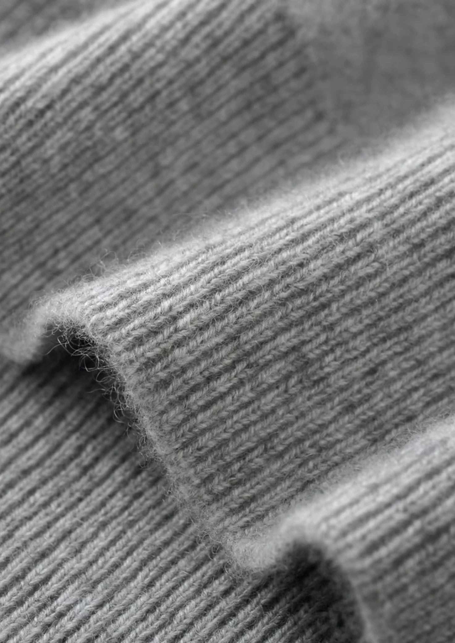 Men’s Casual Sweater – Zip-Up Design & Minimalist Everyday Layer