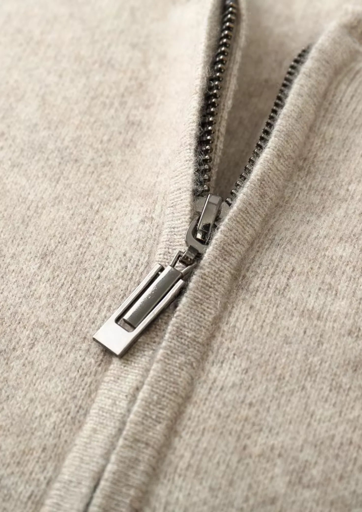 Men’s Casual Sweater – Zip-Up Design & Minimalist Everyday Layer