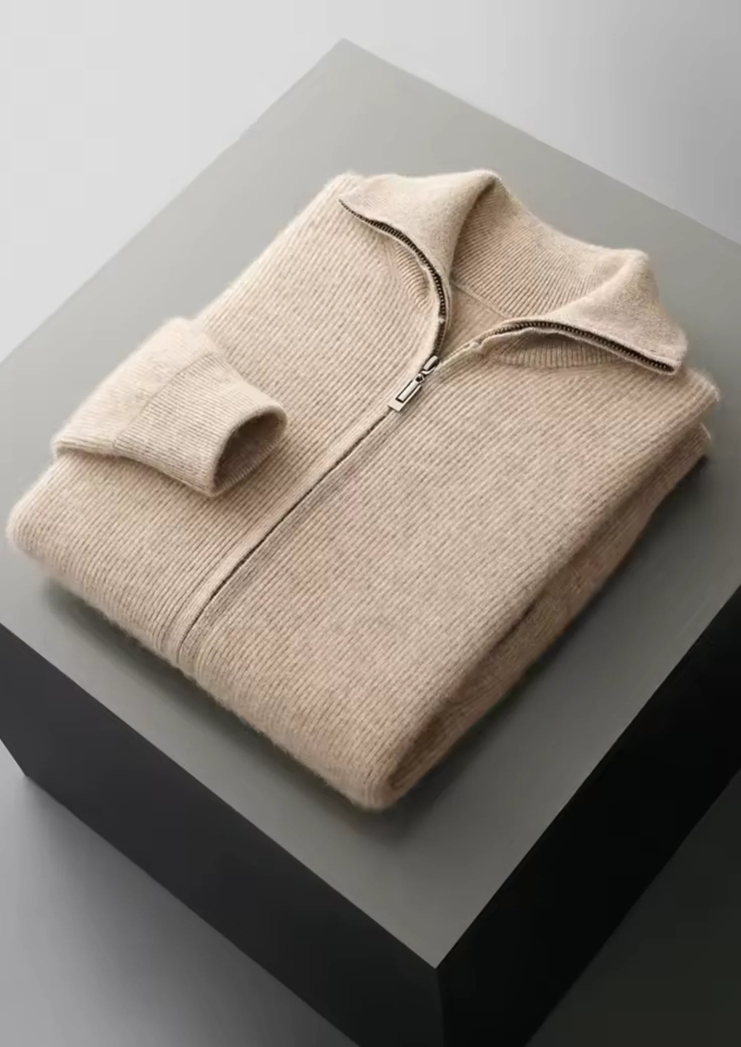 Men’s Zip-Up Jacket – Minimal Zip Design & Contemporary Appeal