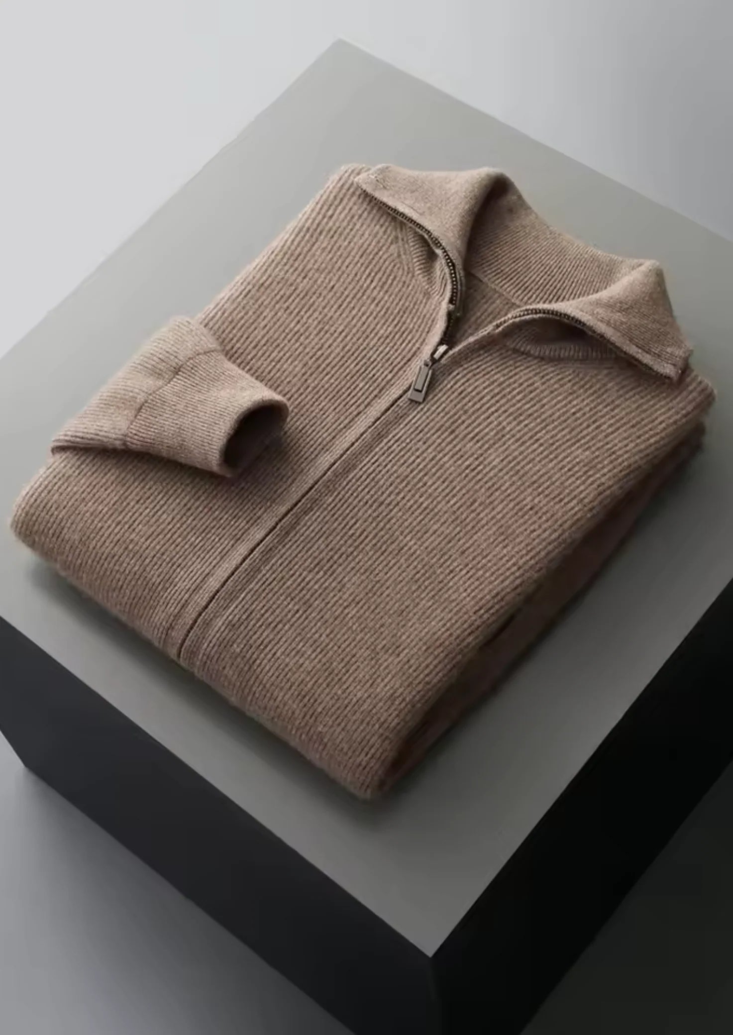 Men’s Zip-Up Jacket – Minimal Zip Design & Contemporary Appeal