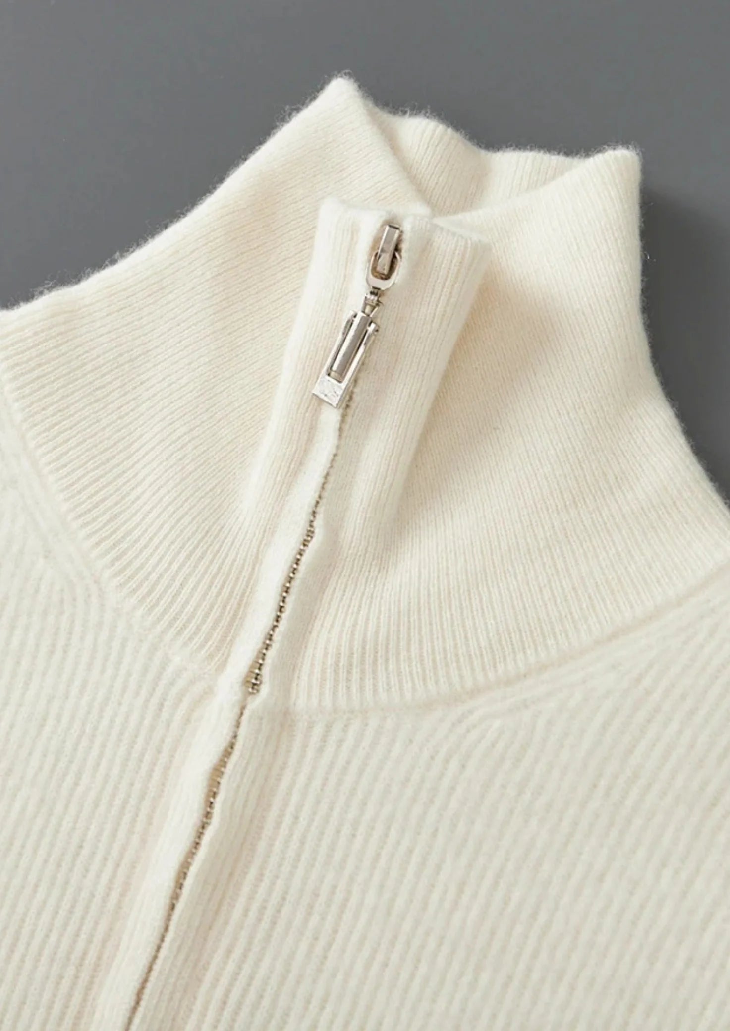 Men’s Zip-Up Jacket – Minimal Zip Design & Contemporary Appeal