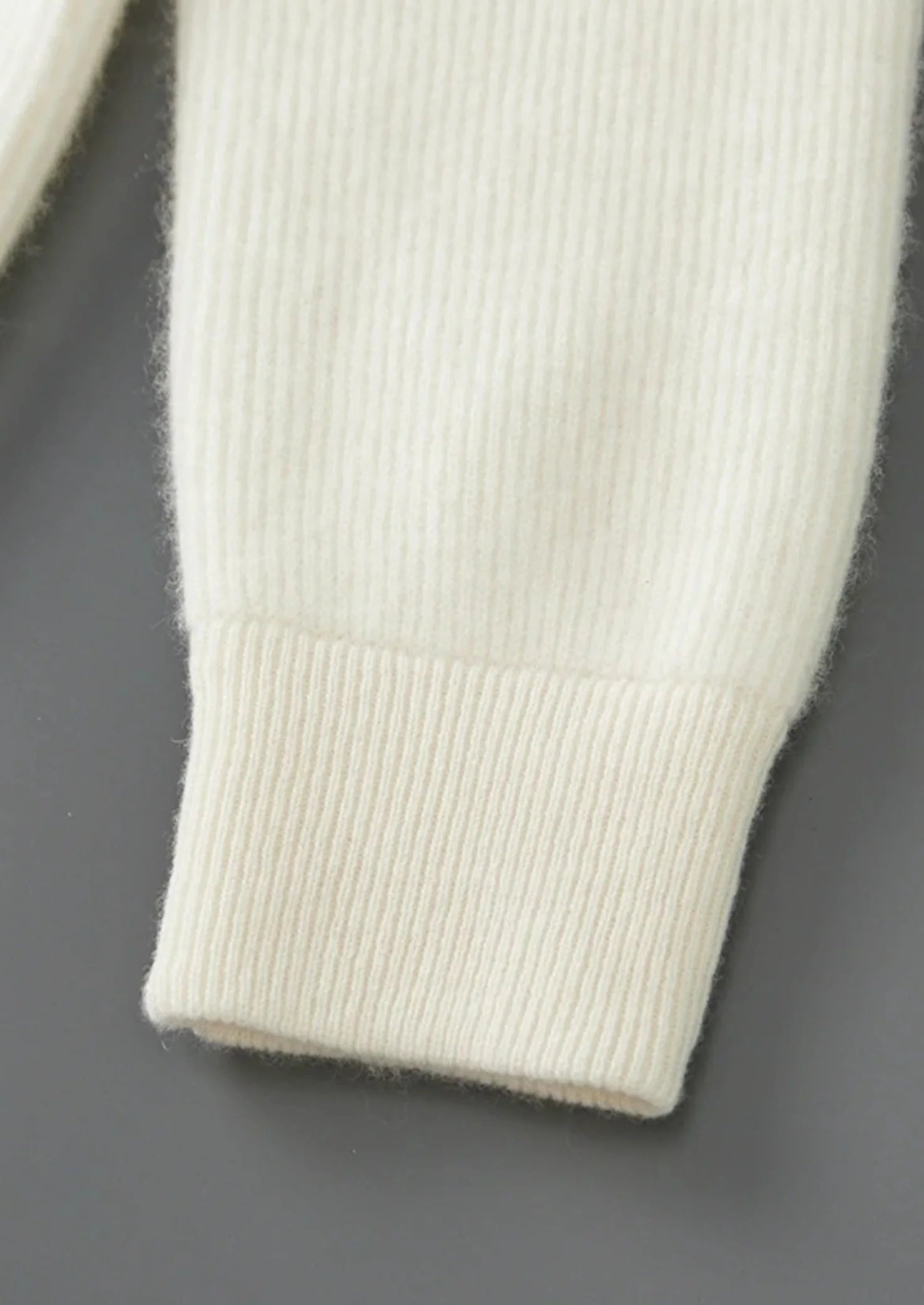 Men’s Zip-Up Jacket – Minimal Zip Design & Contemporary Appeal