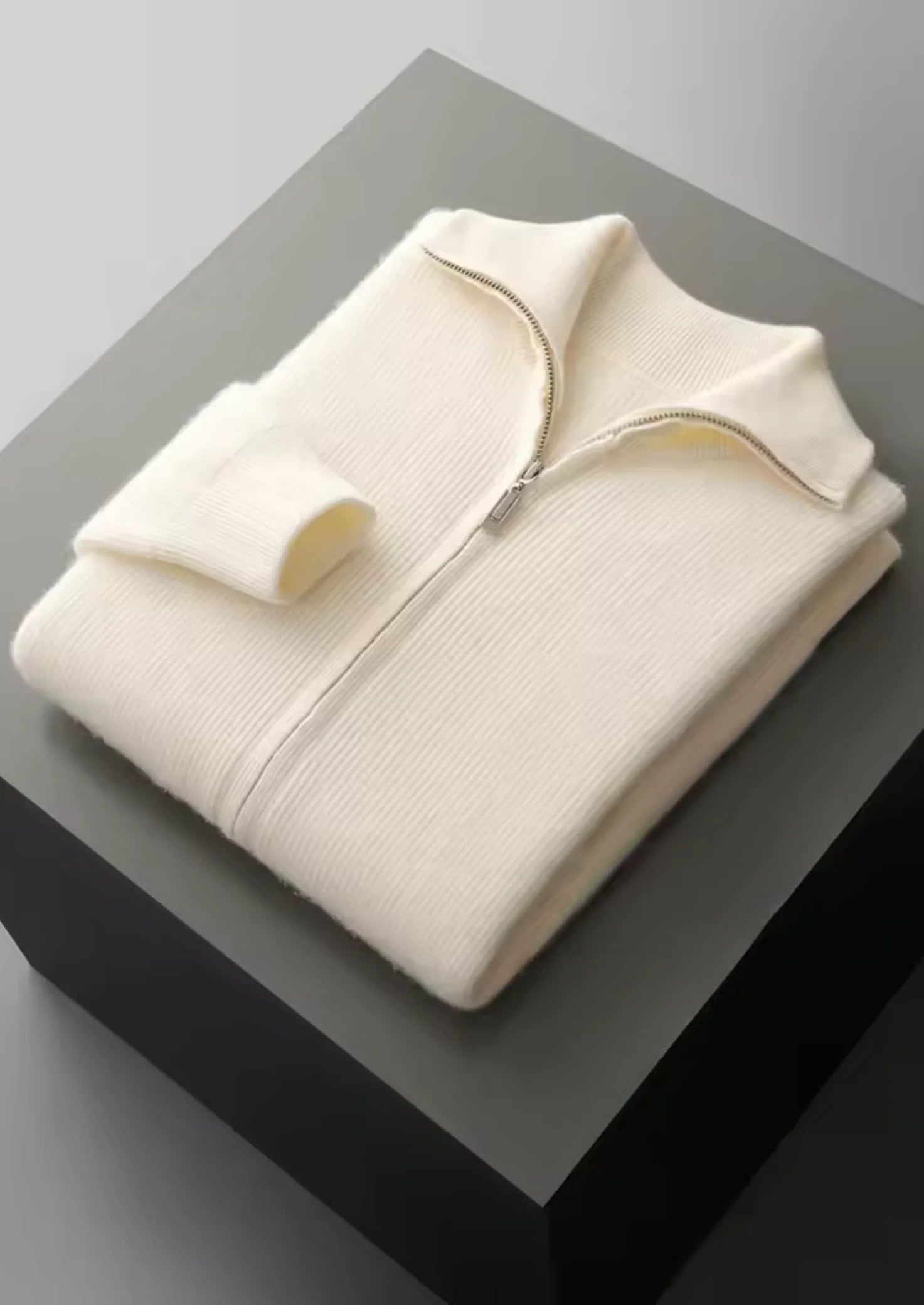 Men’s Zip-Up Jacket – Minimal Zip Design & Contemporary Appeal