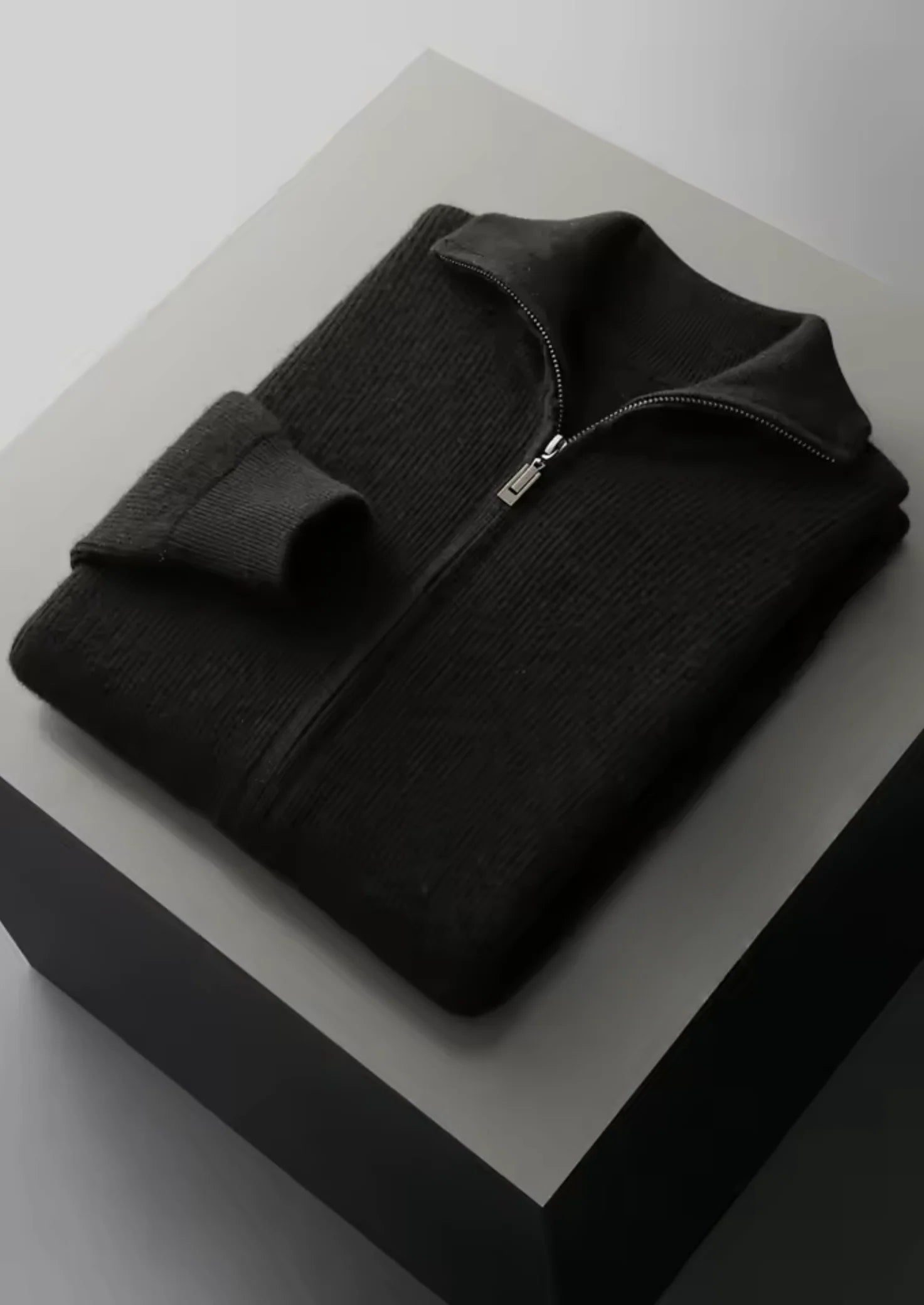 Men’s Zip-Up Jacket – Minimal Zip Design & Contemporary Appeal