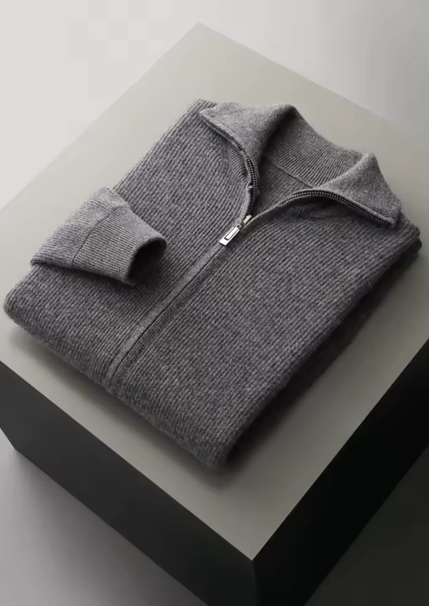 Men’s Zip-Up Jacket – Minimal Zip Design & Contemporary Appeal