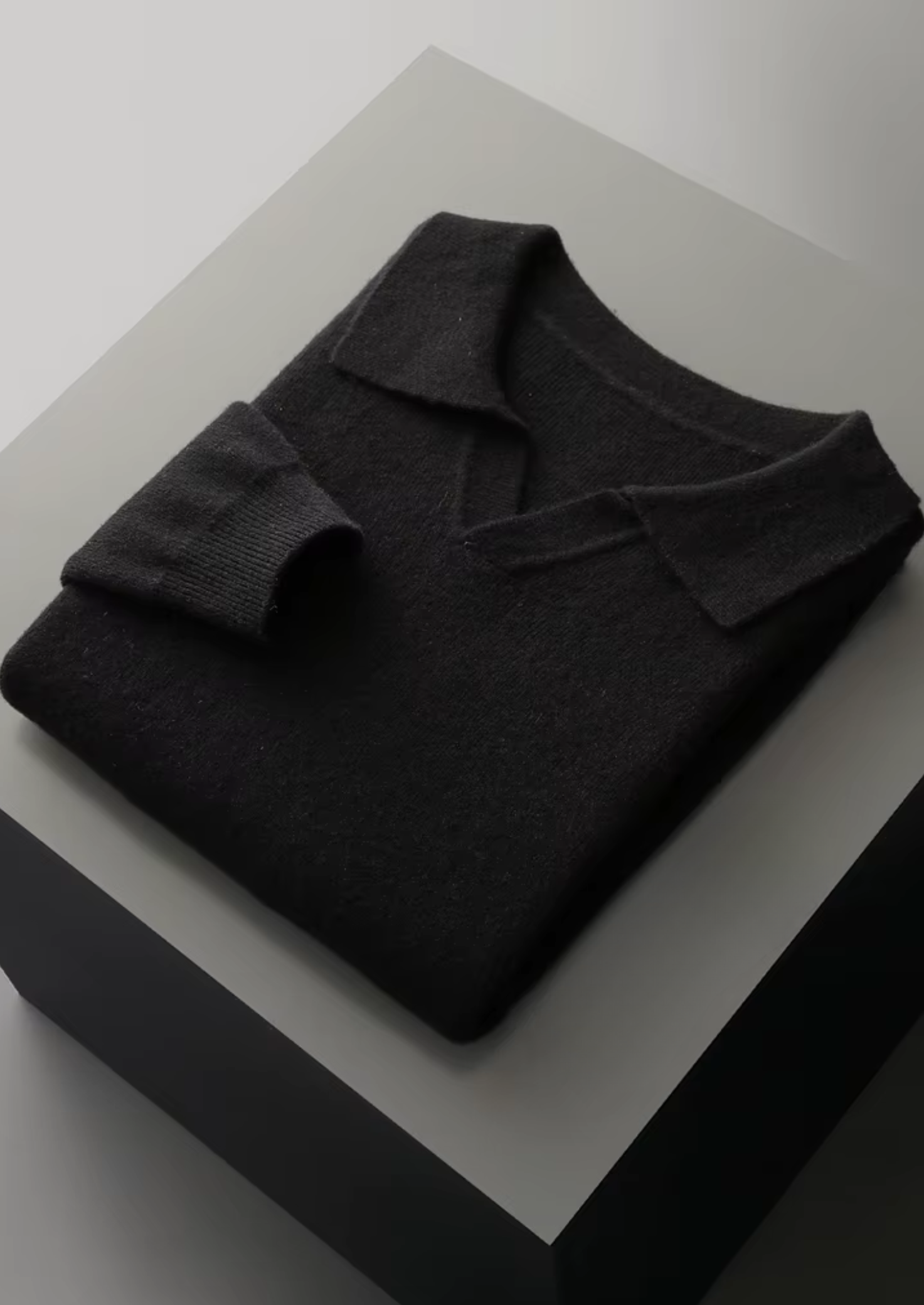 Men’s Classic Sweater – V-Neck Collar & Refined Knit Design