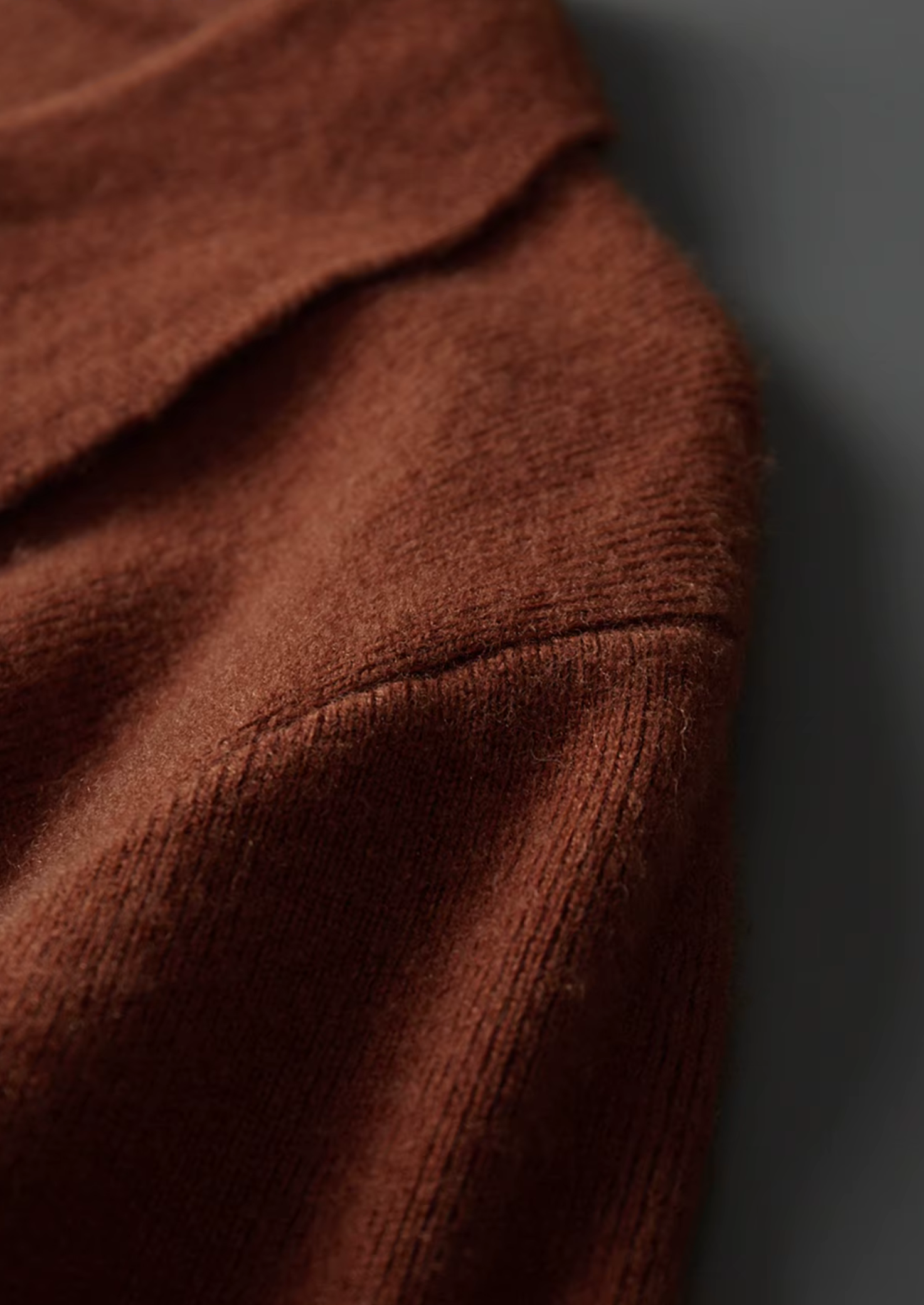 Men’s Classic Sweater – V-Neck Collar & Refined Knit Design