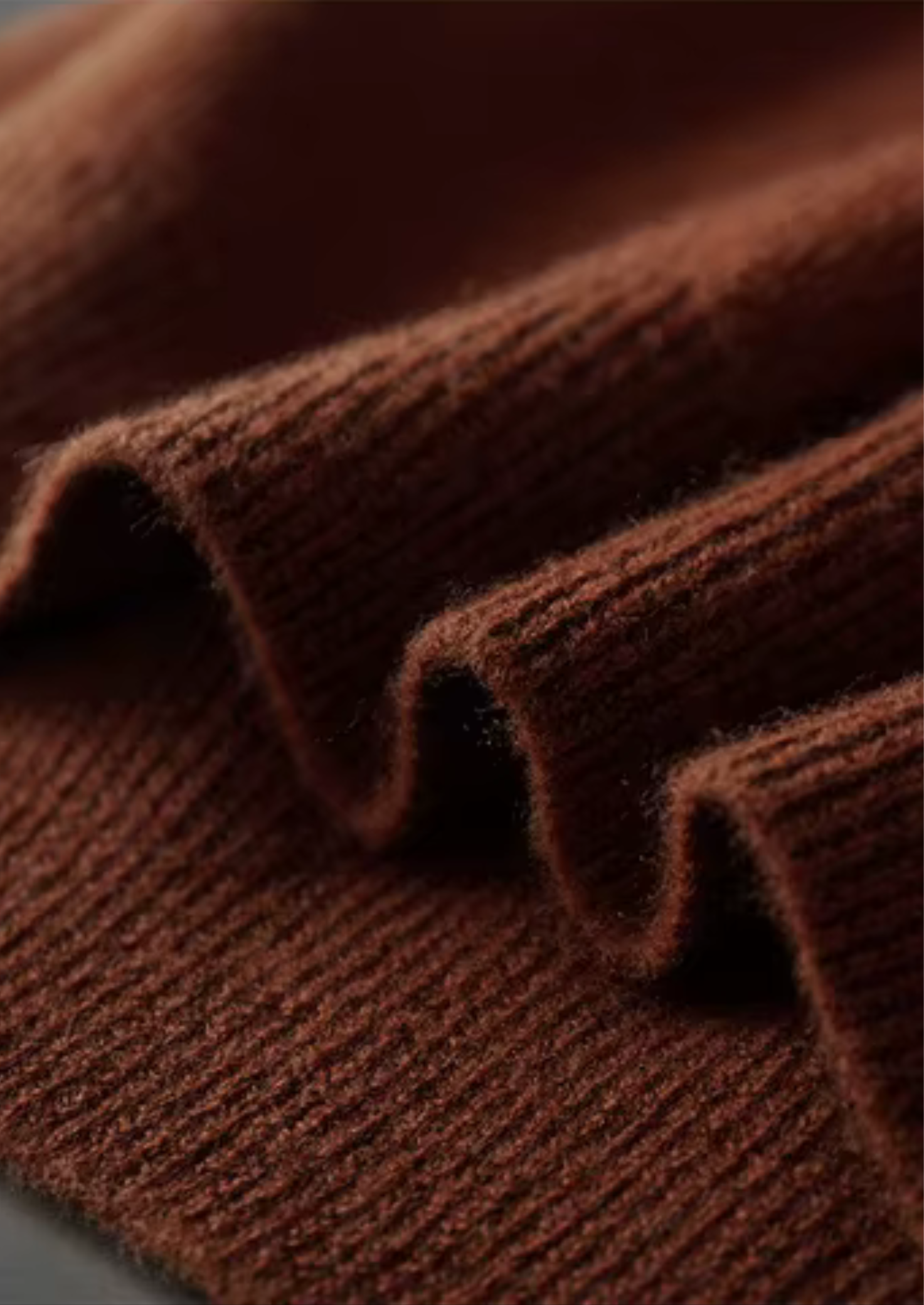 Men’s Classic Sweater – V-Neck Collar & Refined Knit Design