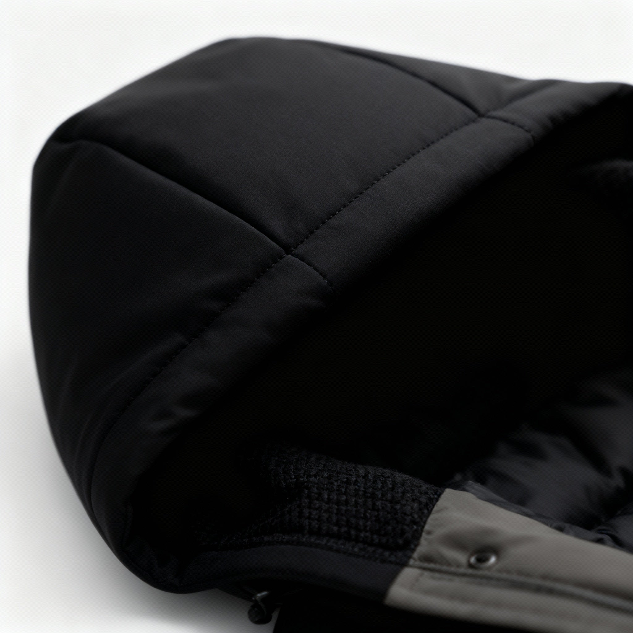 Men’s Long Hooded Puffer Jacket – Functional Warmth & Contemporary Appeal