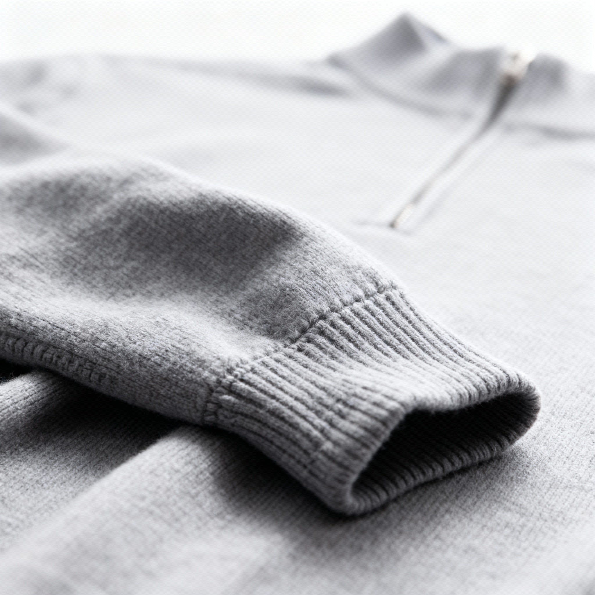 Men’s Minimalistic Sweater – Clean Zip Detail & Modern Everyday Layer