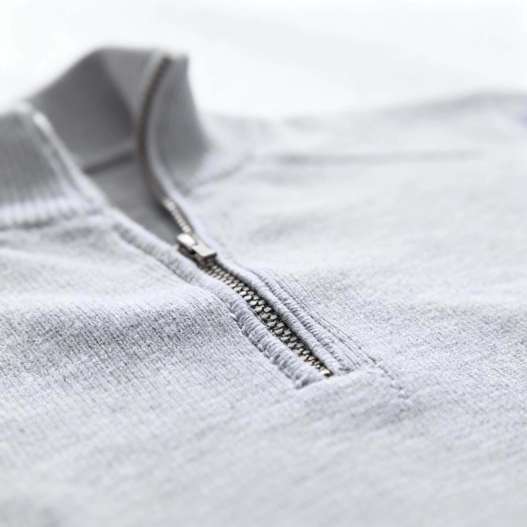 Men’s Minimalistic Sweater – Clean Zip Detail & Modern Everyday Layer