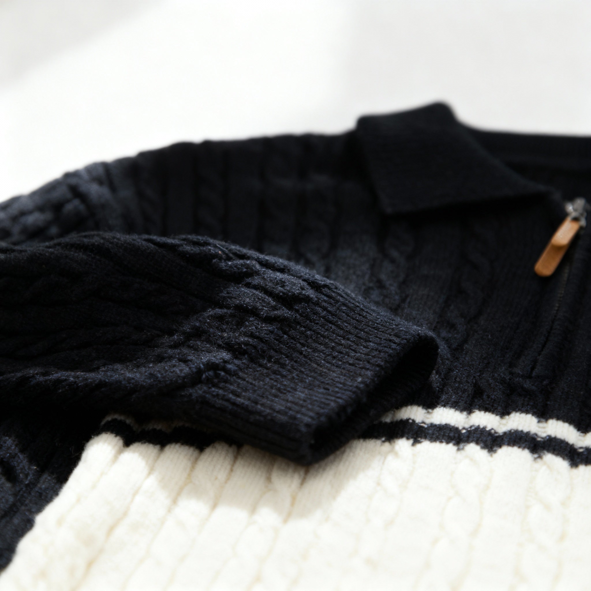 Men’s Multicolored Sweater – Two-Tone Knit Design & Classic Half-Zip Detail