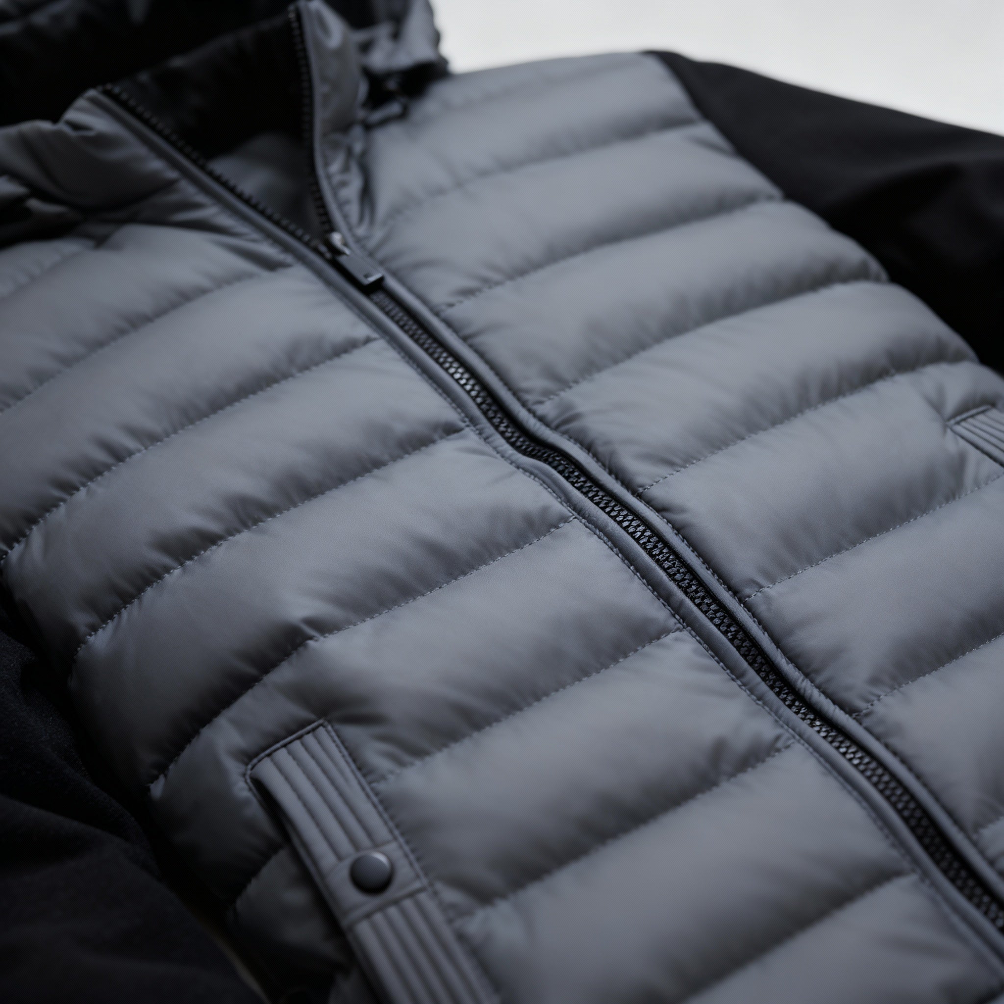 Men’s Quilted Hoodie – Insulated Front & Soft Knit Sleeves