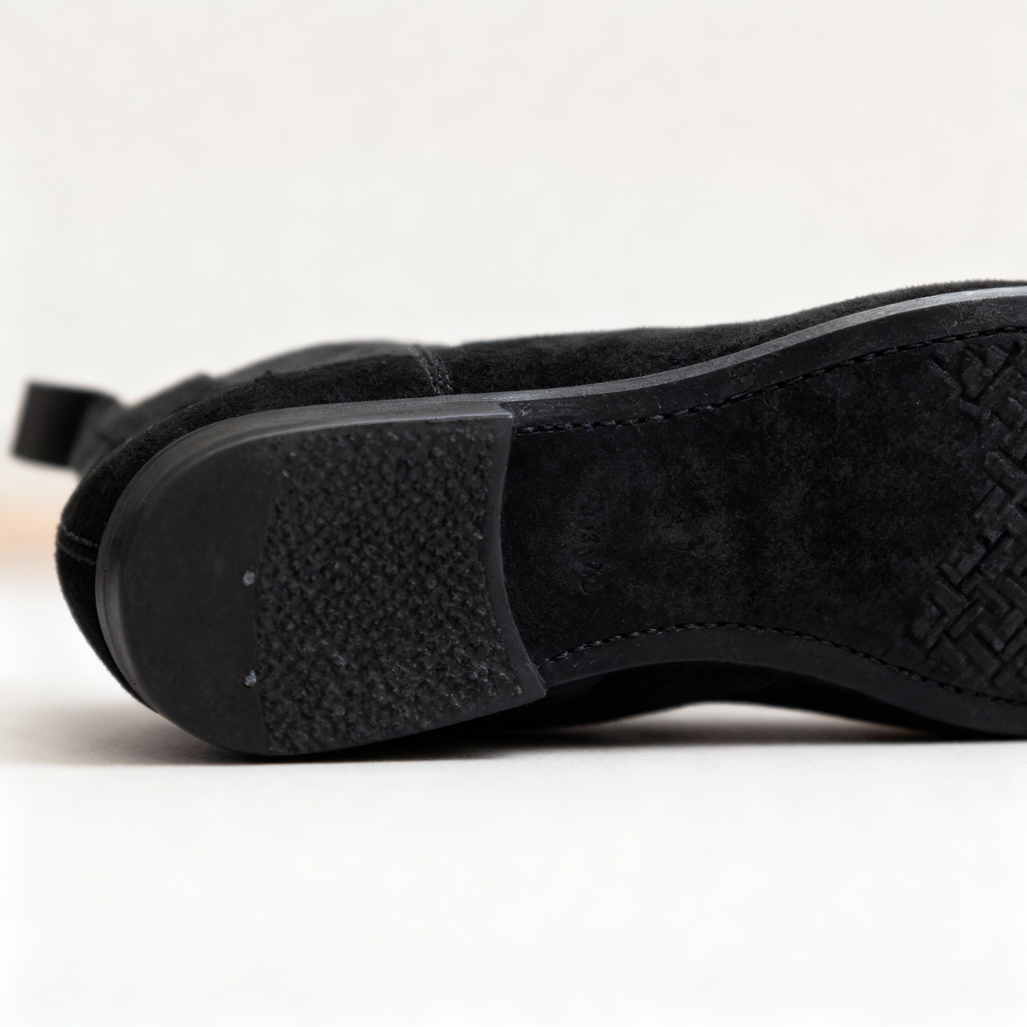 Men’s Suede Chelsea Boots – Modern Silhouette & Effortless Versatility