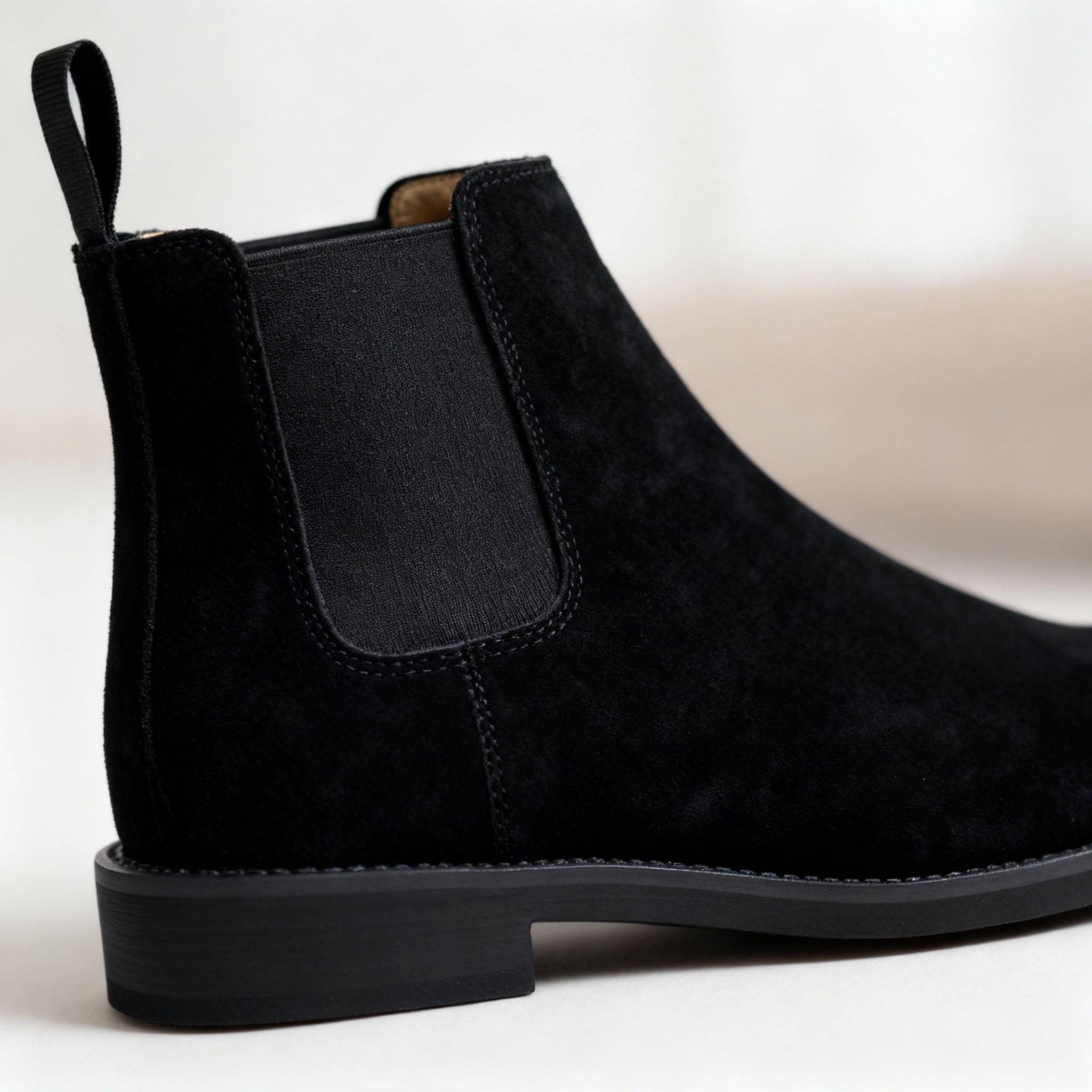 Men’s Suede Chelsea Boots – Modern Silhouette & Effortless Versatility