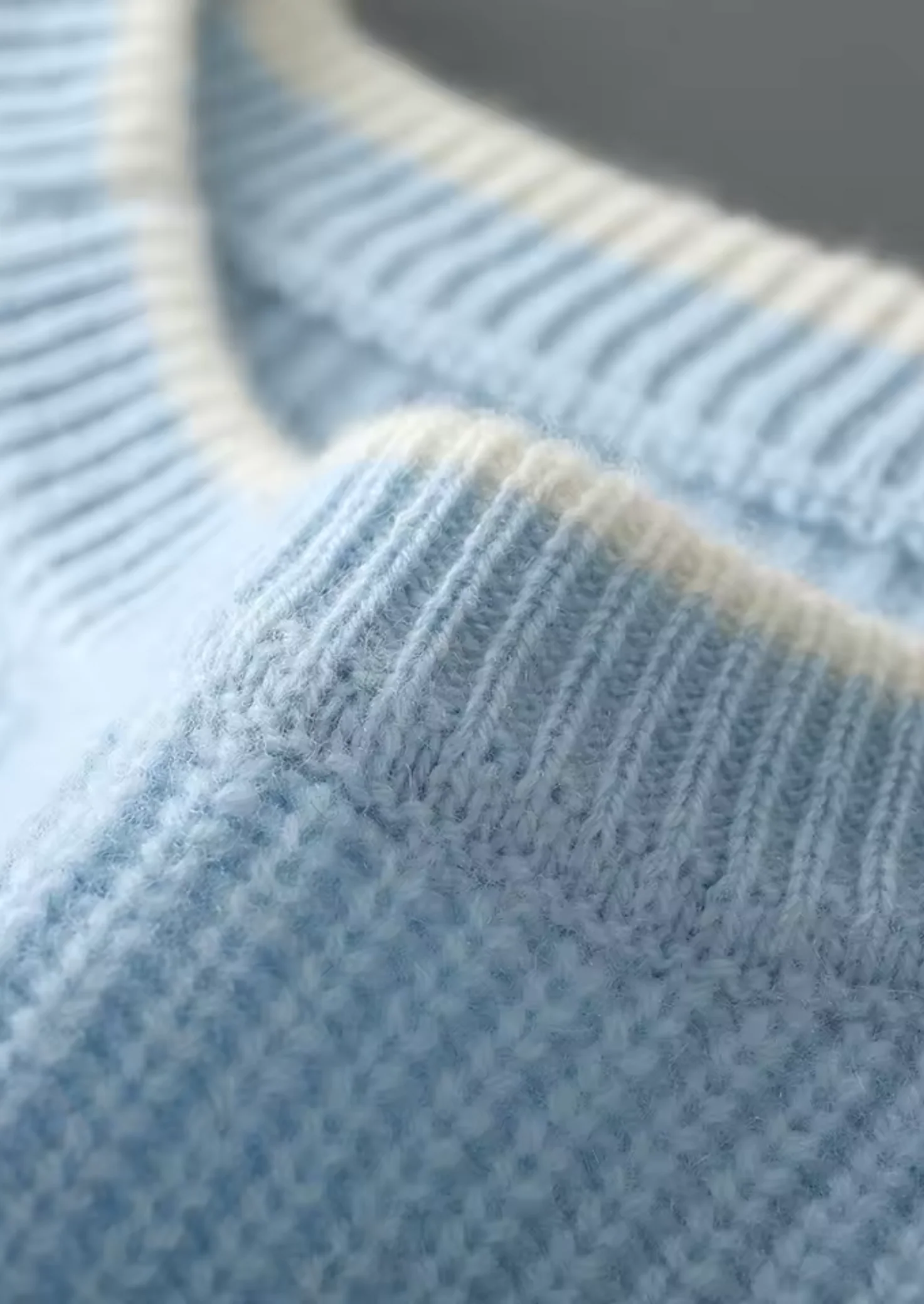 Men’s Crewneck Sweater – Classic Ribbed Design & Timeless Appeal