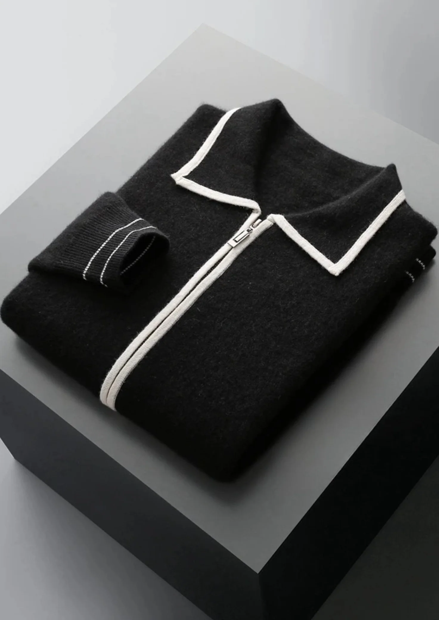 Men’s Modern Style Cardigan – Contrast Trim & Refined Zip Design