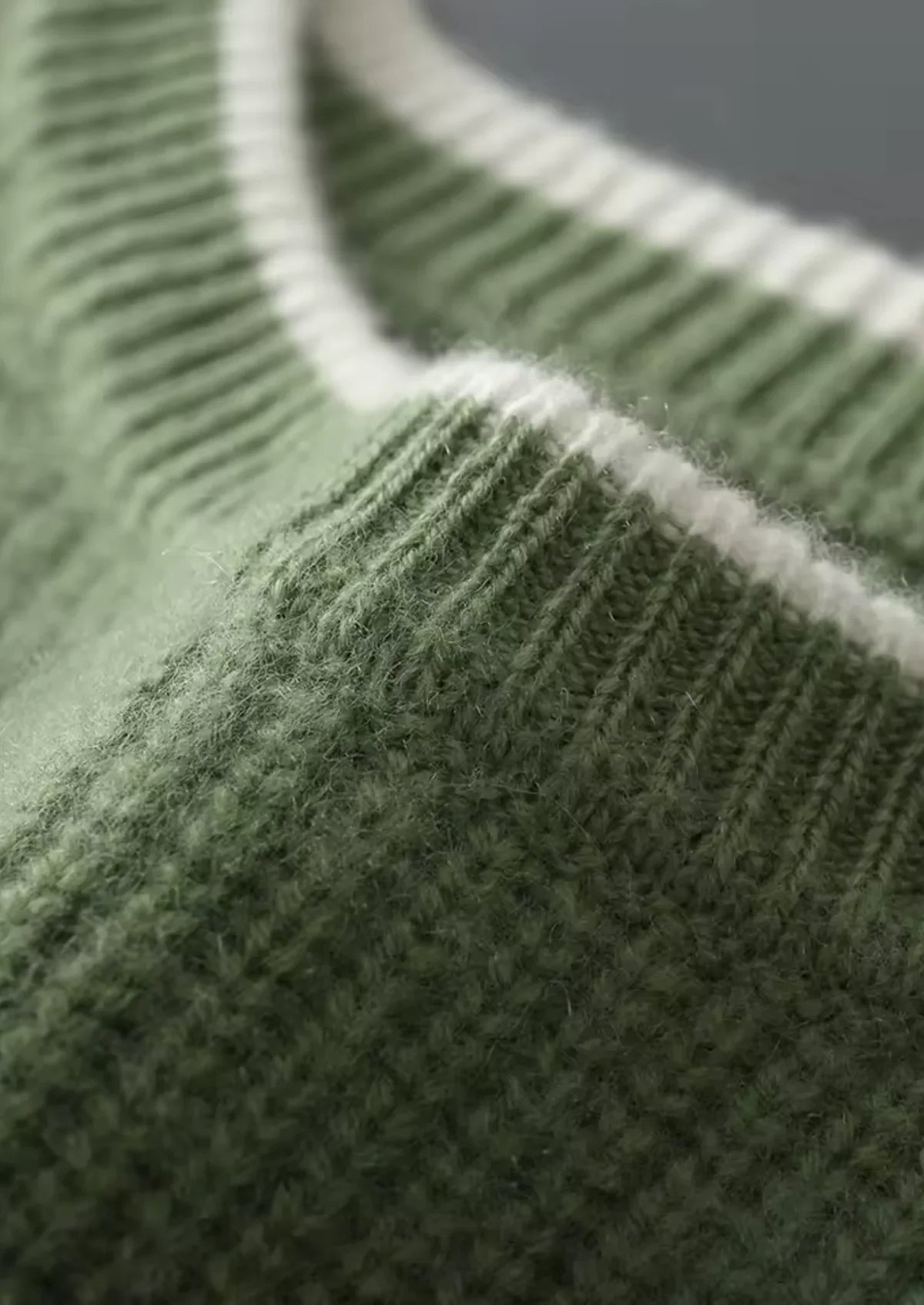 Men’s Crewneck Sweater – Classic Ribbed Design & Timeless Appeal