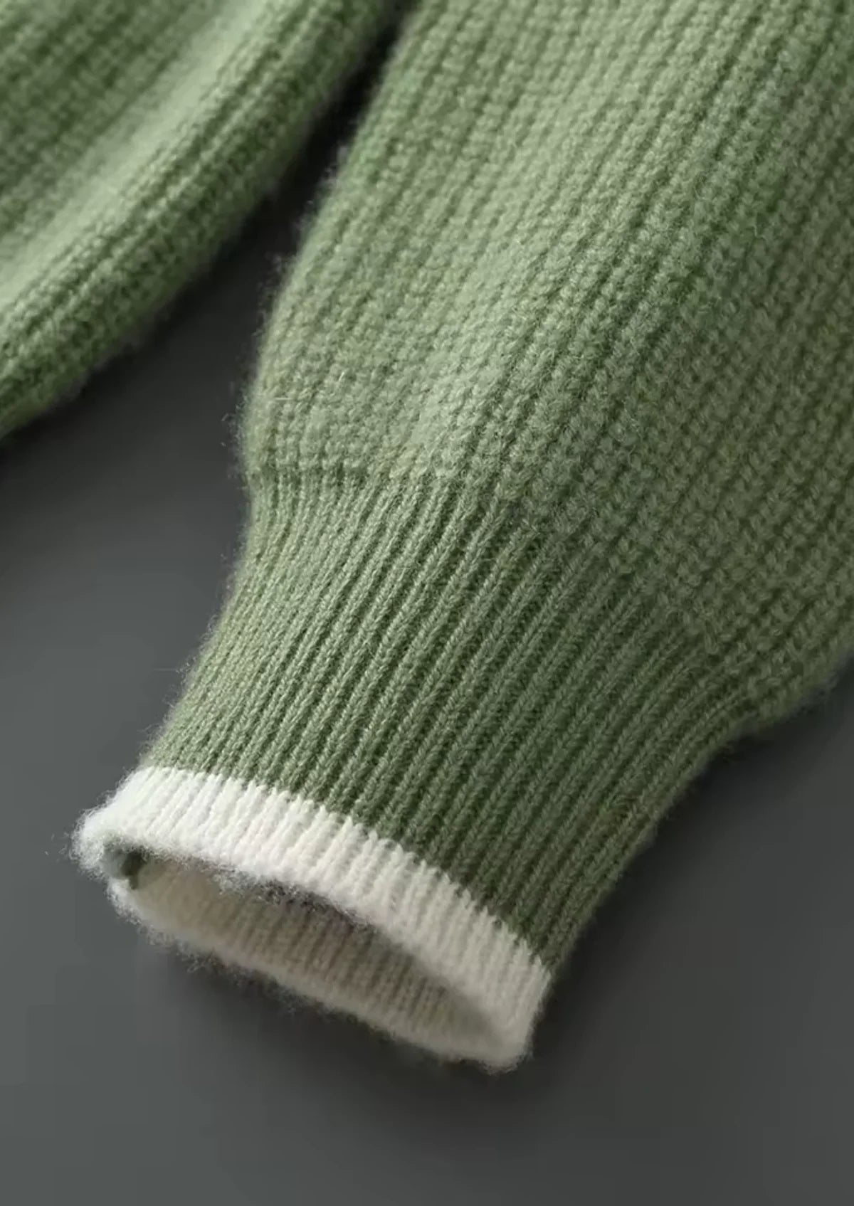 Men’s Crewneck Sweater – Classic Ribbed Design & Timeless Appeal