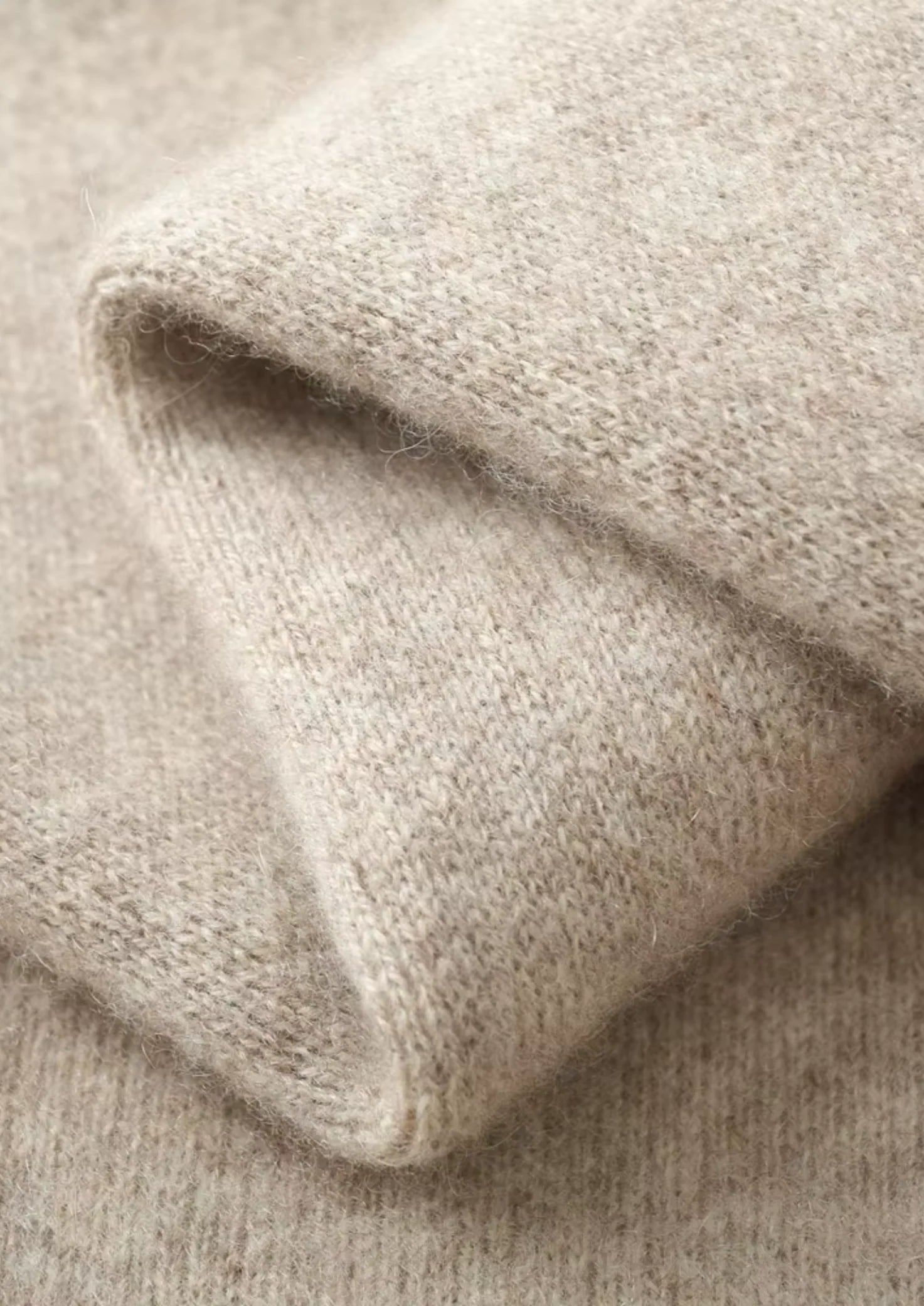Men’s Casual Sweater – Zip-Up Design & Minimalist Everyday Layer