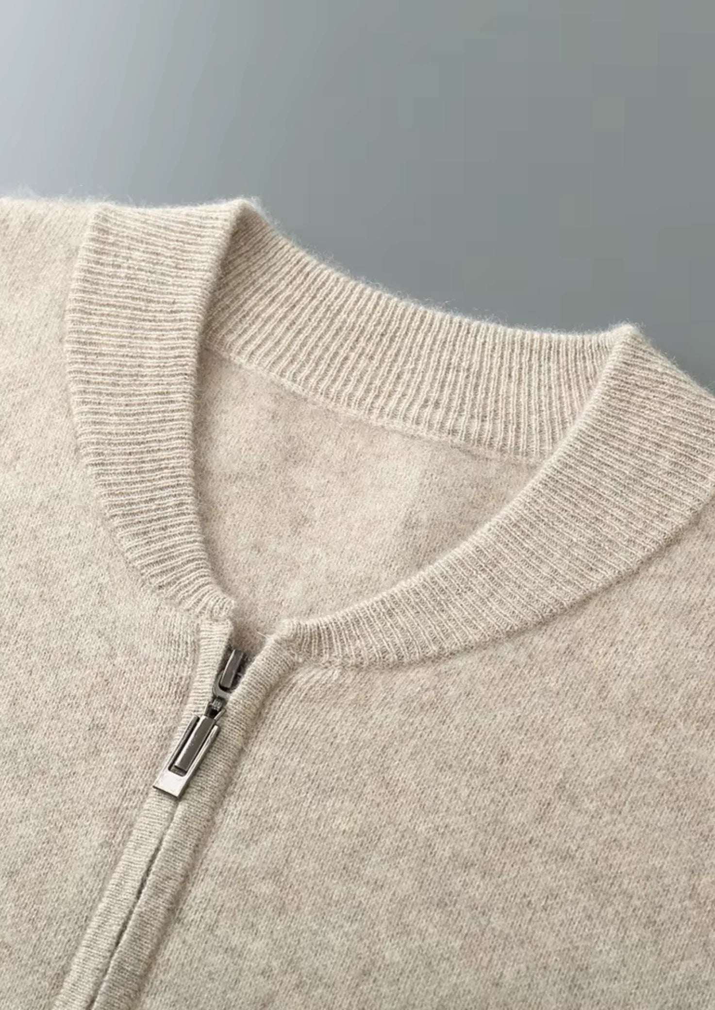 Men’s Casual Sweater – Zip-Up Design & Minimalist Everyday Layer