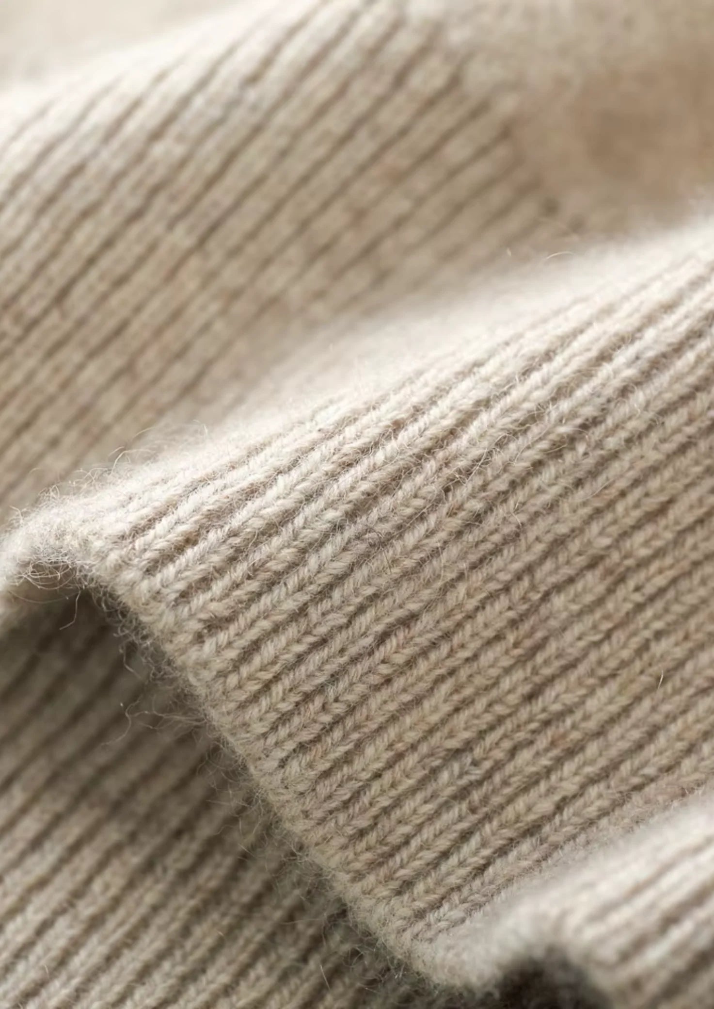 Men’s Casual Sweater – Zip-Up Design & Minimalist Everyday Layer